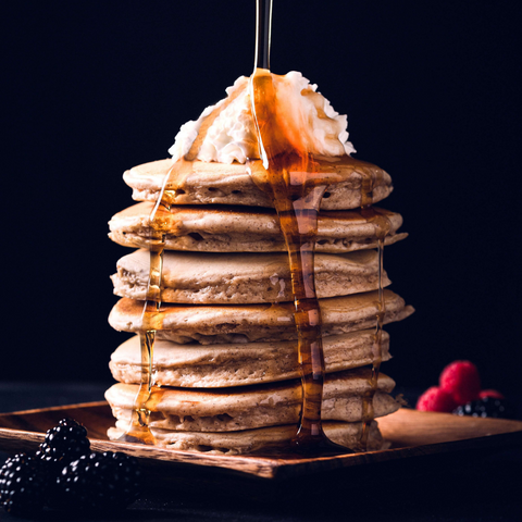 Pancakes mit Ahornsirup