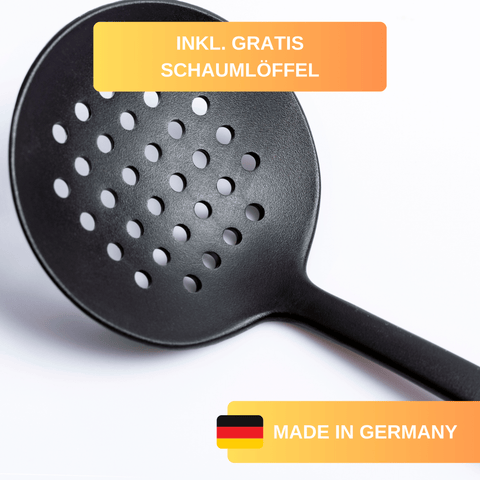 Spätzlepresse mit Schaumlöffel